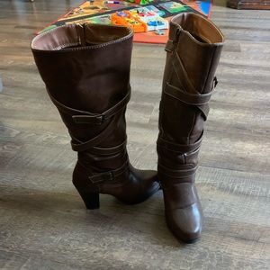 Boots size 8